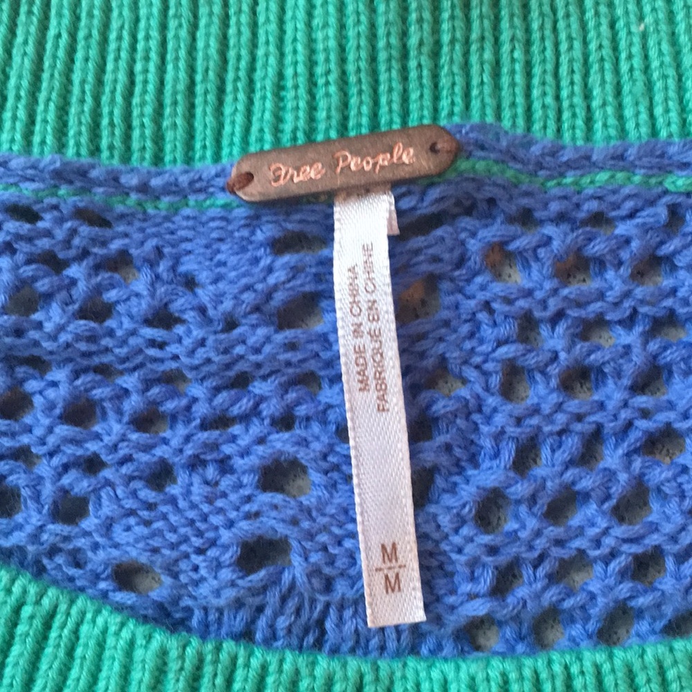 Free People 🌺 Crochet Crop Sweater Size Medium - Picture 6 of 8